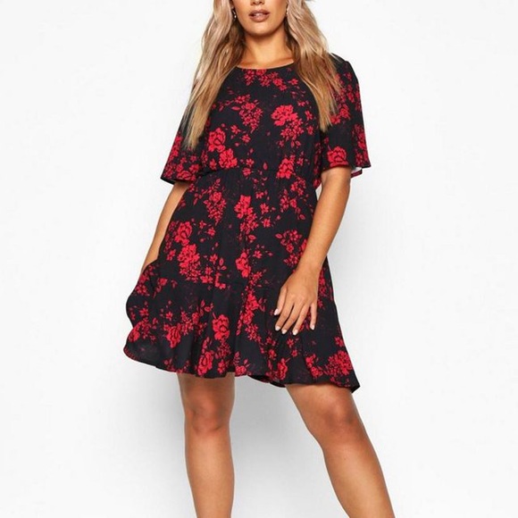 Boohoo Plus Tiered Woven Smock Dress - Picture 1 of 1